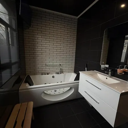 Maximar With Sauna شقة *