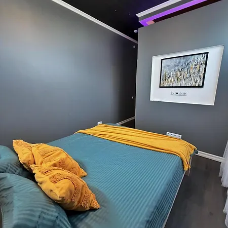Maximar With Sauna Apartman *